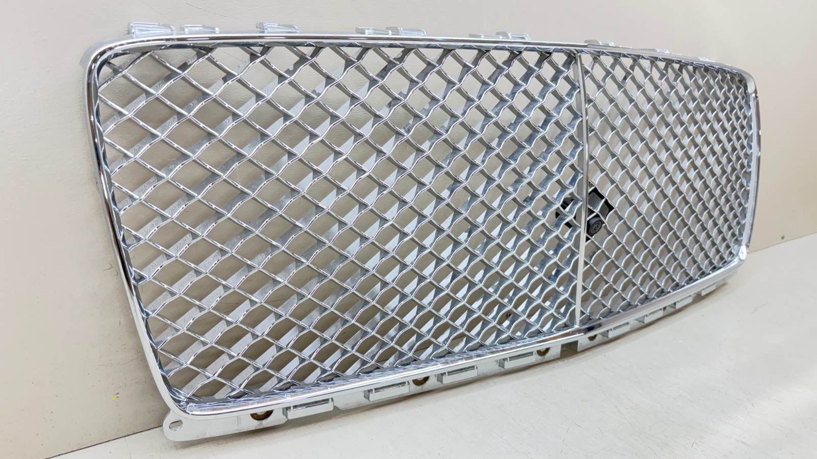 Bentley Bentayga 2021-2024 Front Grille