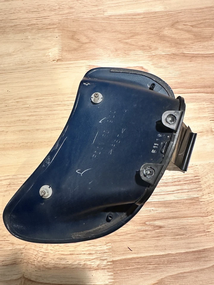 Montego 蓝色马自达 FDY2-50-92XB 1993 - 2002 RX-7 挡泥板通风口左侧正品  — 第 2/3 张图片