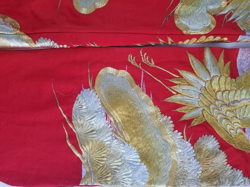 Vintage Traditional Japanese Uchikake Red and Gold Embroidered Wedding Kimono - Picture 19 of 19