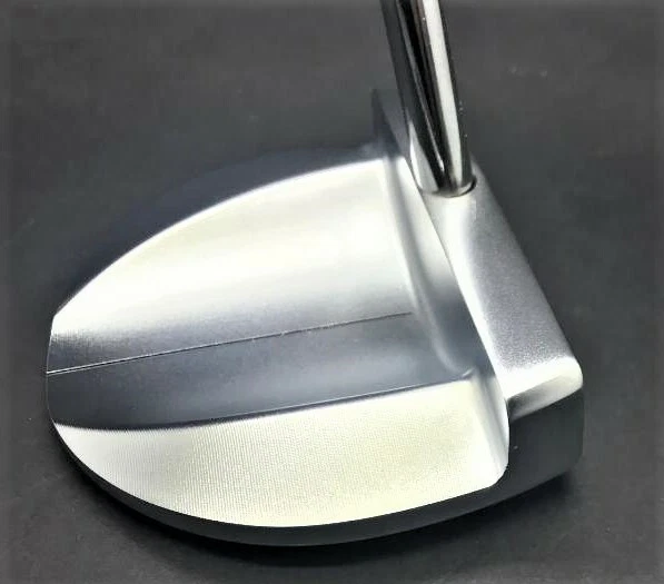 EGK LONG PUTTER, BROOM STICK TYPE, RH, 44-47 INCHES, COVER, BLACK/WHITE GRIP SET - Image 3 of 4