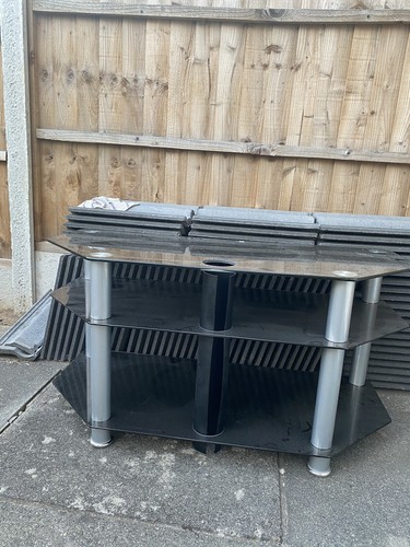 Fernsehständer aus schwarzem Glas