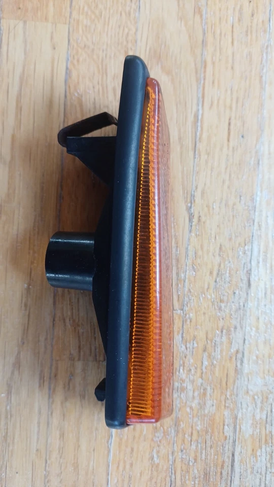 Indicador repetidor lateral BMW E31 8 SERIES 840ci 850i 850csi DIREITO 63131383036 NLA - Imagem 2 de 4