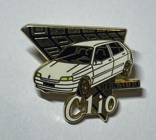 PIN’S RENAULT CLIO BLANCHE ARTHUS BERTRAND