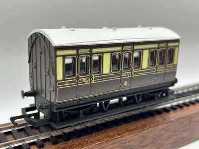 OO Hornby R213 GWR 4 Wheel Coach - (EXCELLENT)