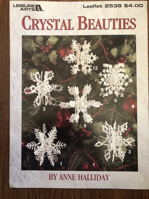 Leisure Arts CRYSTAL BEAUTIES 2538 Snowfake Ornaments Anne Halliday