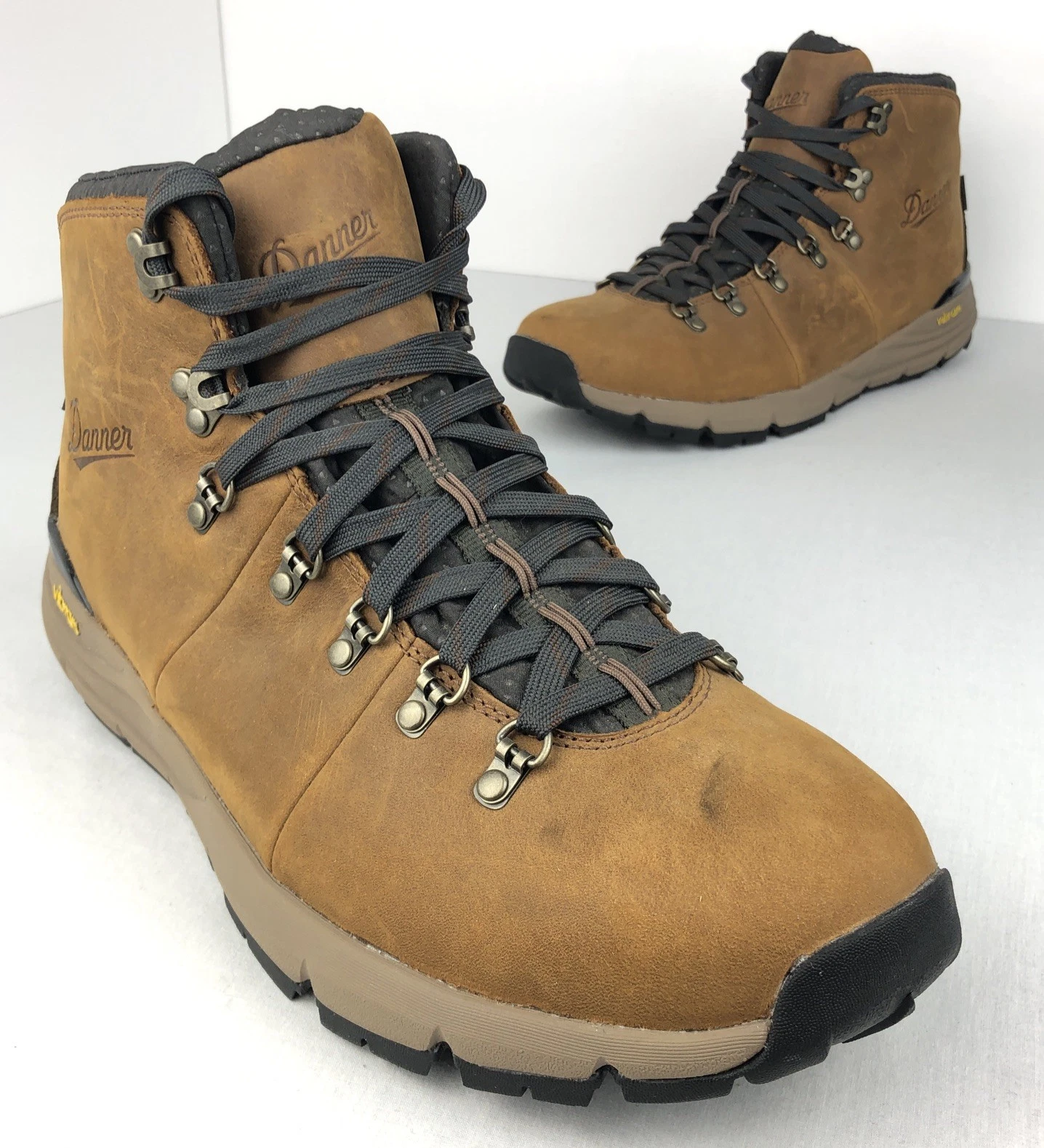 Danner Mountain 600 4.5" Mens 12D Hiking Boots Brown Leather Soft Toe Waterproof
Opens in a new wind