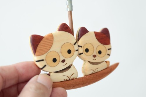 Hokkaido Kobo Pecker Wooden Wall Clock Cat Swinging Handcraft Pendulum Japan - Picture 3 of 10