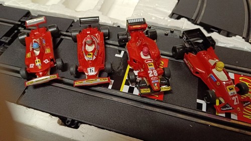POLISTIL PISTA 4 CORSIE SCALA 1/32 "LA STORIA DELLA FERRARI NELLA F1" COME NUOVA - Foto 3 di 3