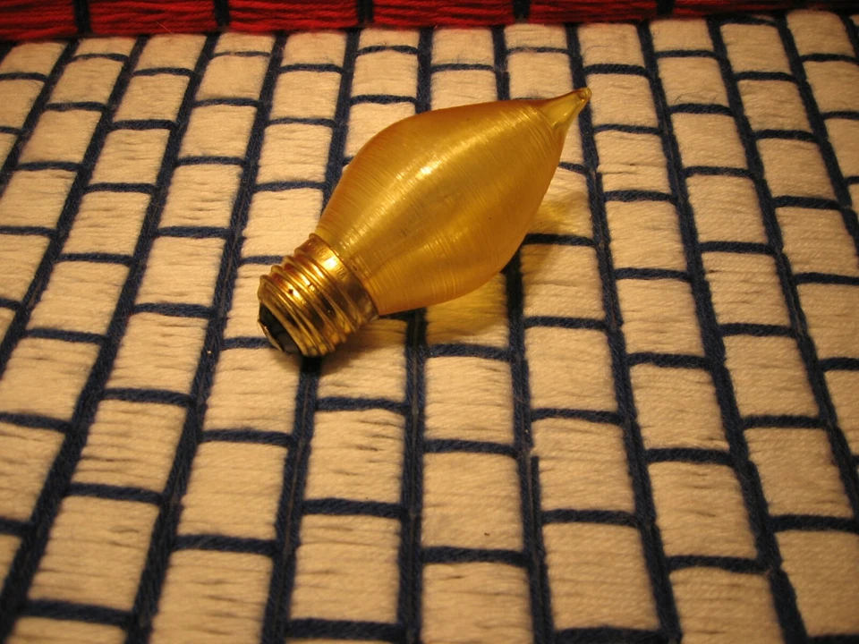 NEW SPUN satin gold AMBER E27 light bulb 40w flame C15 glowescent sub4 03017 - Image 4 of 4