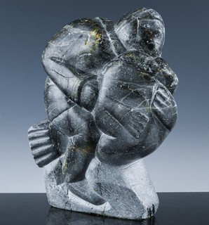 ESTATE FRESH VINTAGE CANADIAN INUIT CARVED SOAPSTONE HUNTER CARRYING SEAL FIGURE