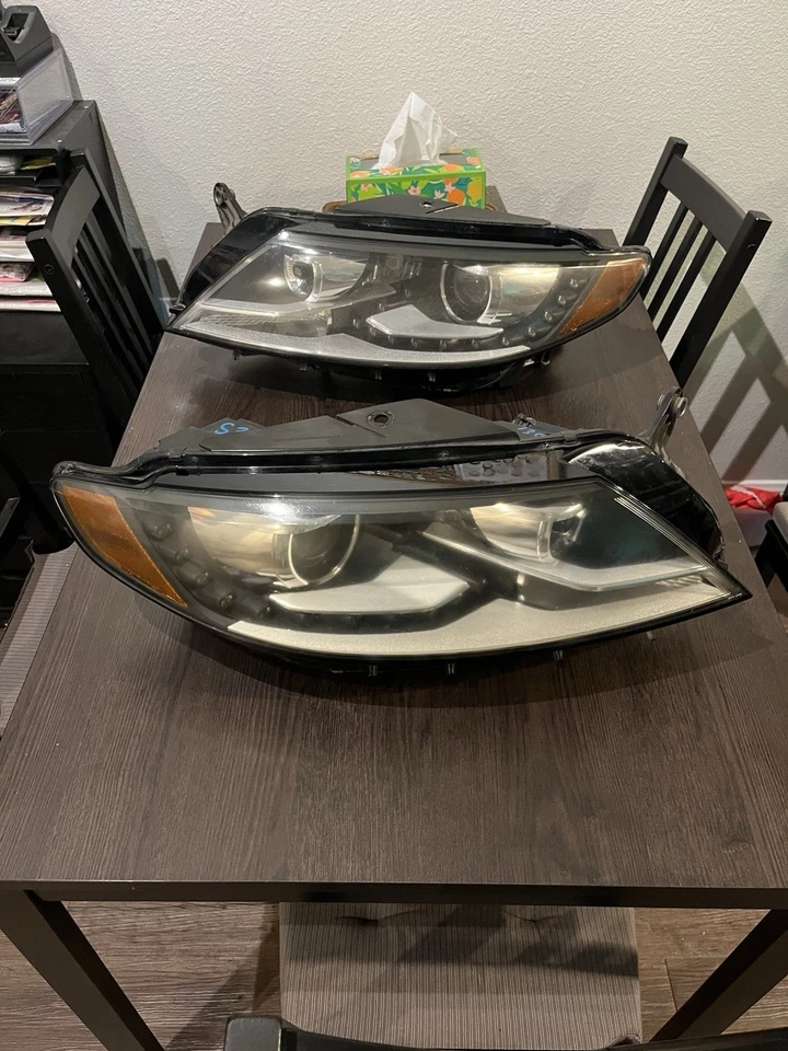 Juego completo de faros HID para Volkswagen CC 2013-2017 con bombillas OEM usados Foto 2 de 4