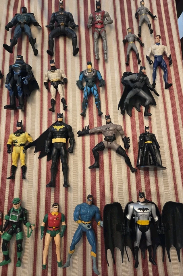 Винтажный лот из 44 смешанных экшн-фигурок Kenner Batman - Изображение 4 из 4