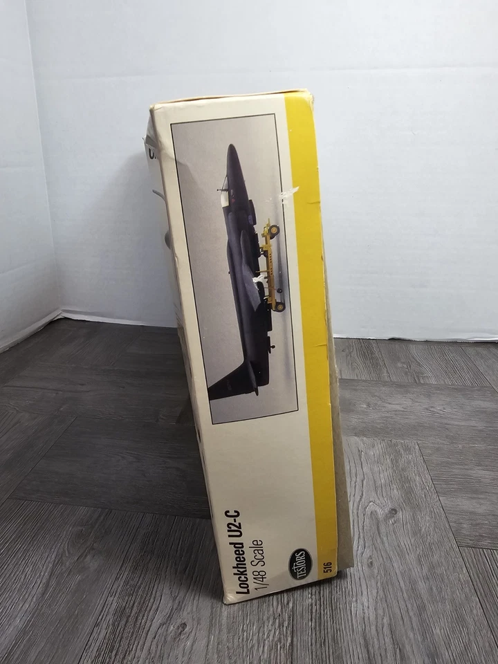 1992 Testors 1/48 Lockheed U-2C Spyplane W/Ground Equipment Airplane Model Open - Image 3 of 4