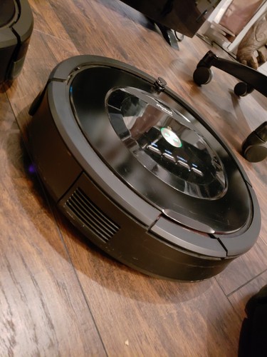 iRobot Roomba 805 Vacuum Cleaning Robot 