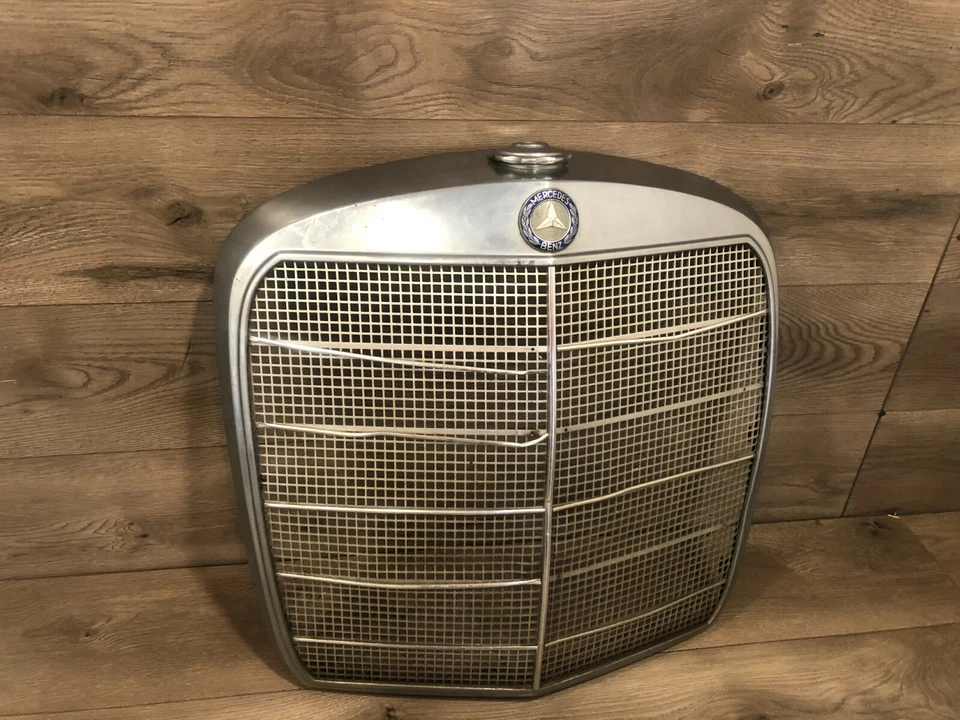 MERCEDES BENZ W110 W111 250 230 SEDÁN CAPÓ RADIADOR DELANTERO PARRILLA OEM Foto 2 de 4