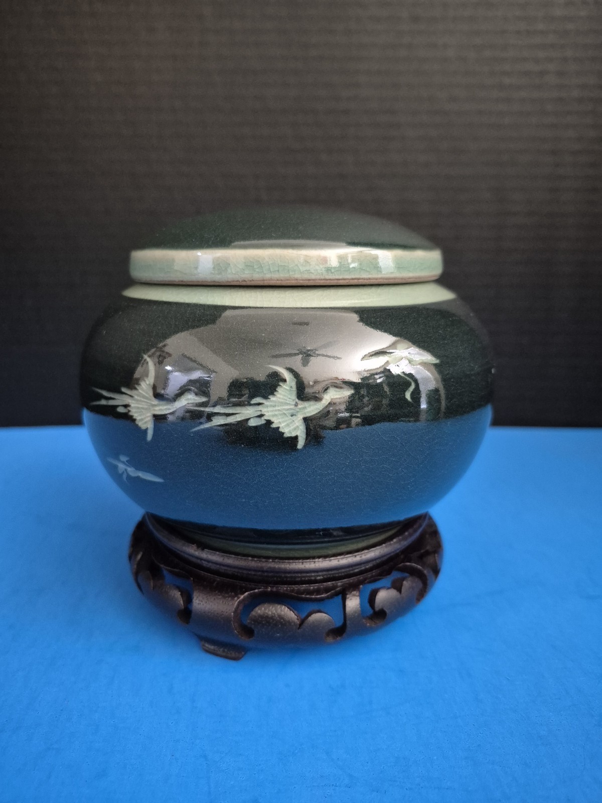 Canister With Stand