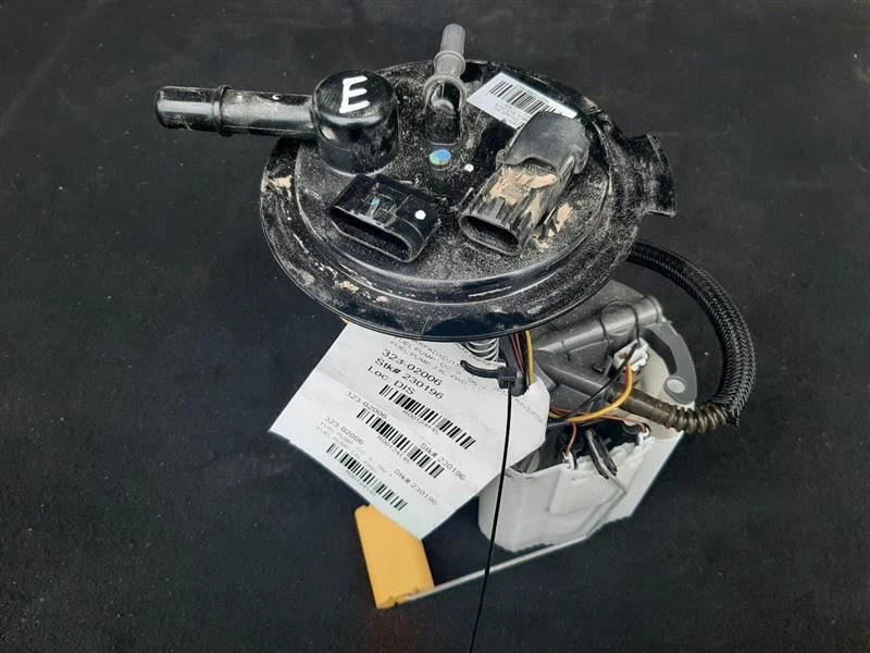 Топливный насос VIN J 11-значный ограниченный бак смонтирован 11-17 GMC Acadia 22957143 - Изображение 2 из 4