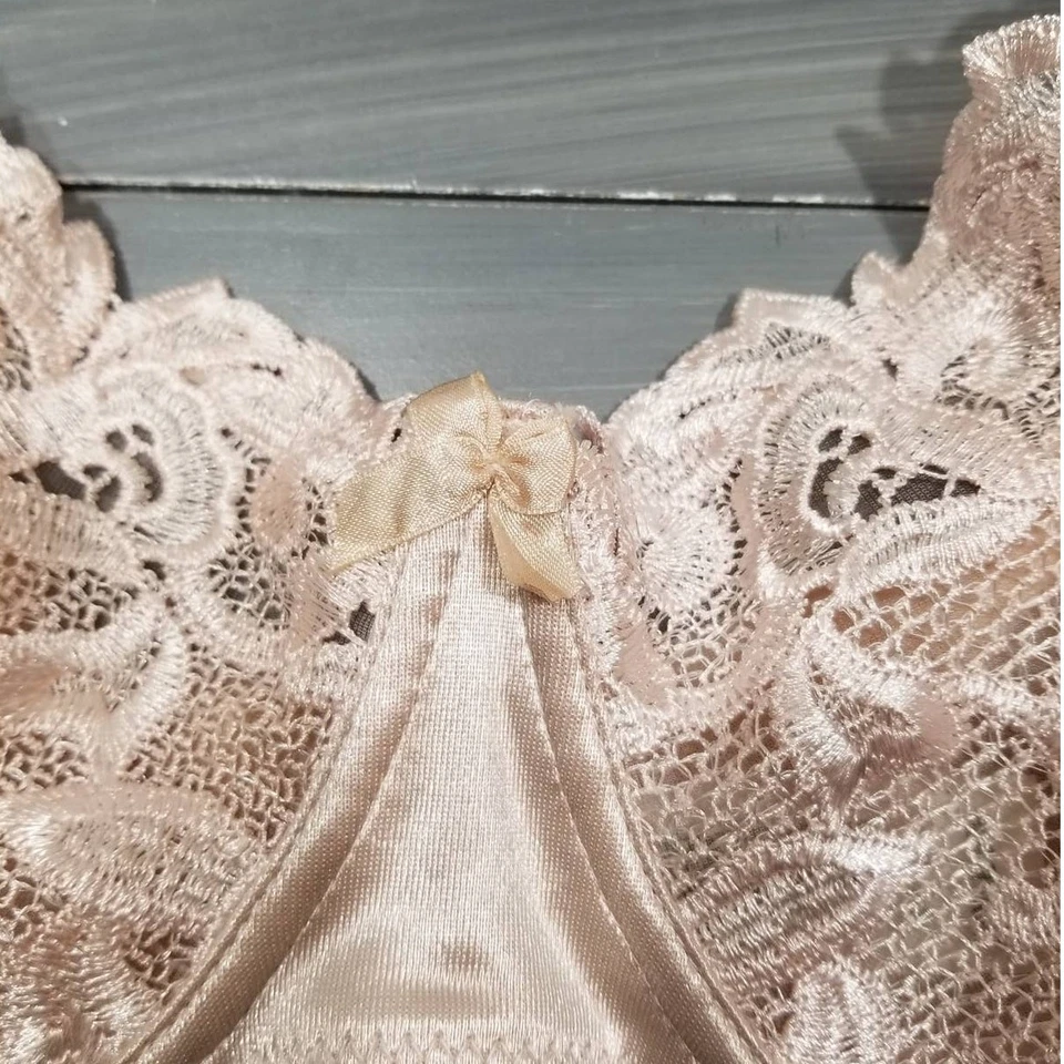 Carnival Bra Underwire Minimizer 509 Satin and Lace 44DD Champagne - Image 4 of 4