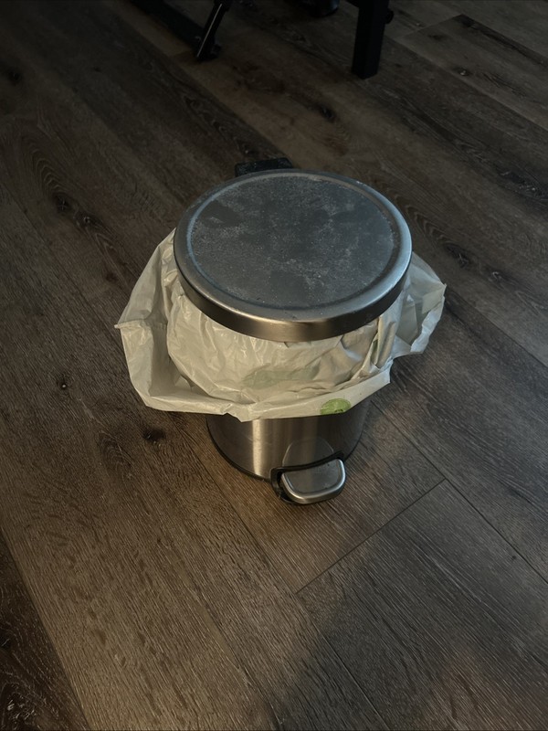 small trash can with lid for bathroom