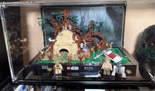 LEGO Star Wars: Dagobah Jedi Training Diorama (75330)