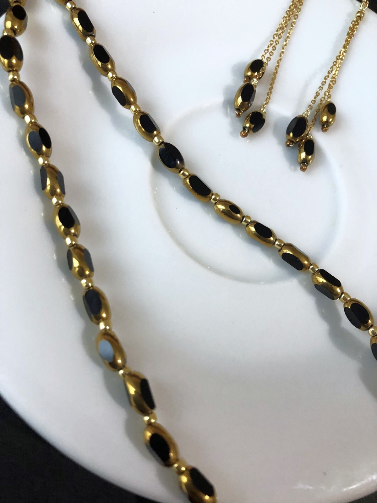 Collier à franges et boucles Perles d'olive pour vos soirées chic