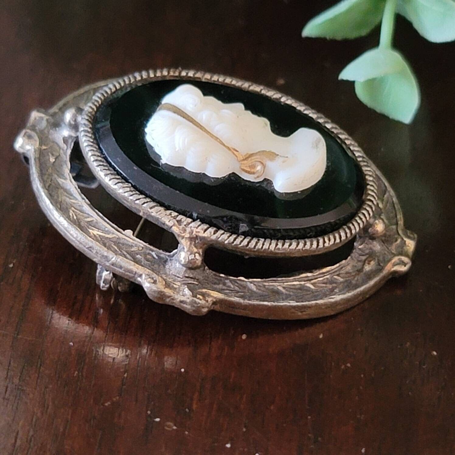 Vintage Black and White Cameo Brooch / Pendant Wo… - image 3