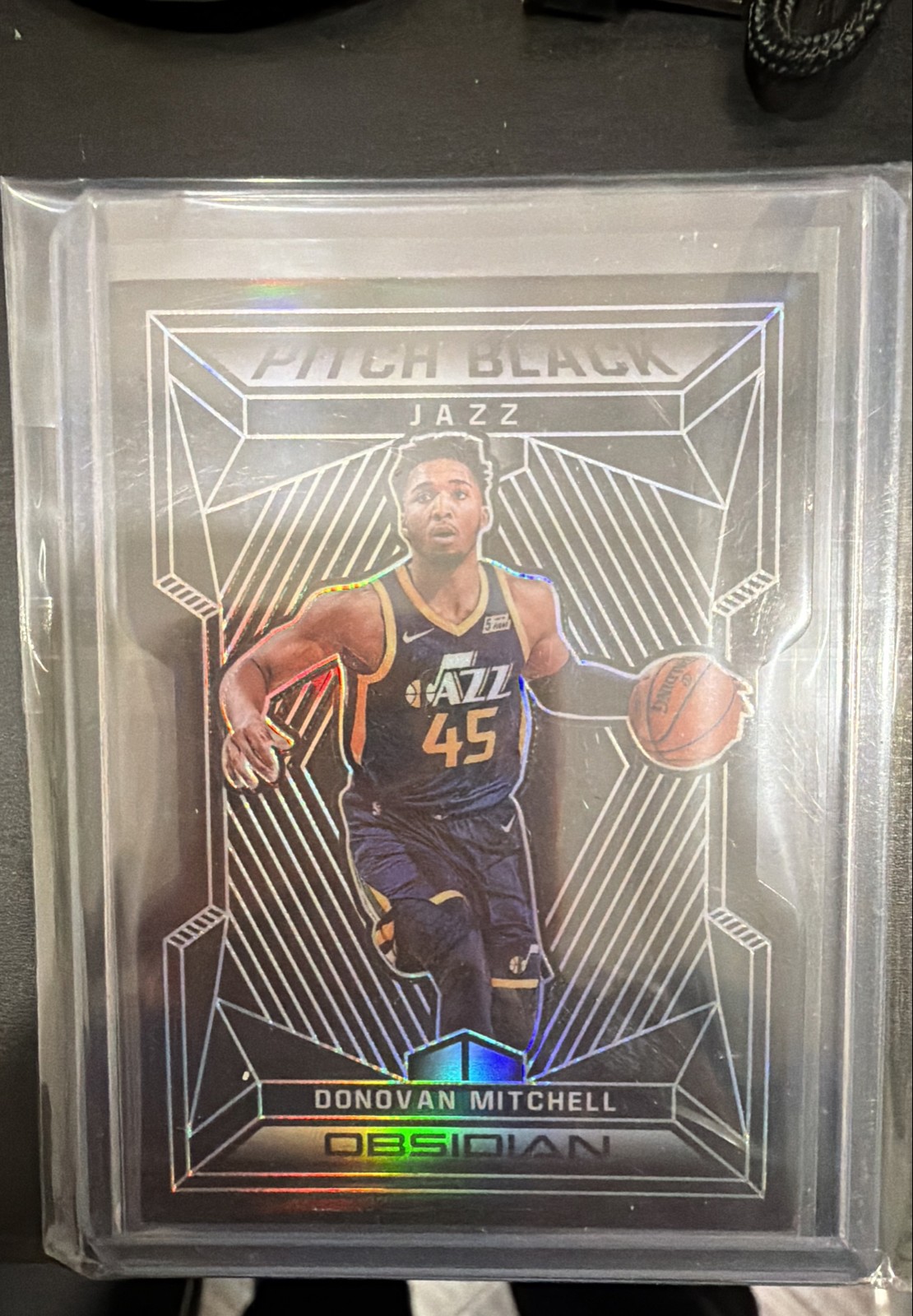 2019-20 Panini Obsidian - Pitch Black Donovan Mitchell #27 /99