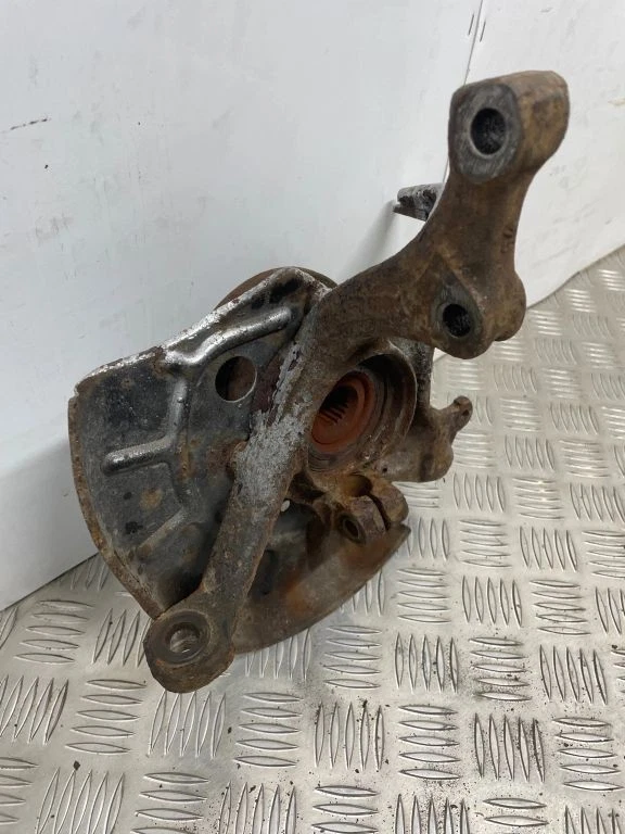 Buje rueda delantera diésel 55kW DTS2019 Volkswagen Golf III 1995 Foto 3 de 4