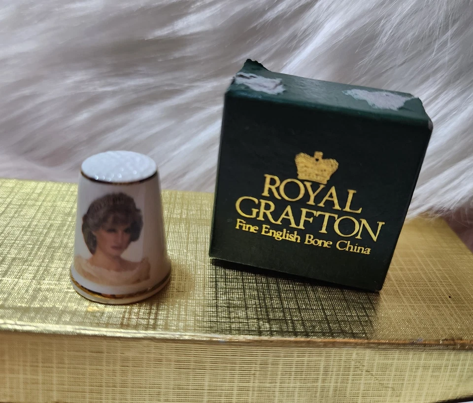 Princesa Diana dedal de porcelana fina Royal Grafton Inglaterra memorial na caixa - Imagem 3 de 4