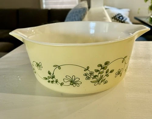 Pyrex Shenandoah 375-B casserole dish