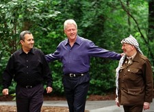 2000 Bill Clinton with Ehud Barak & Yasser Arafat Talk Negotiations 8x10 photo