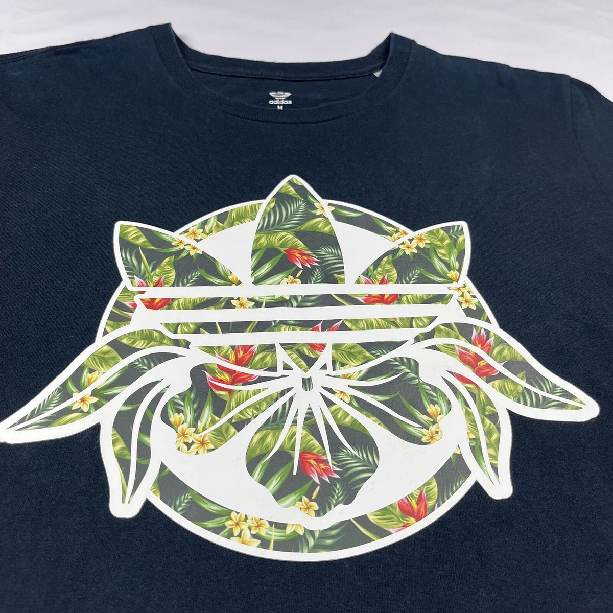 Adidas Trefoil Skunk Leaf T-Shirt Size Medium Men *Rare* Graphic