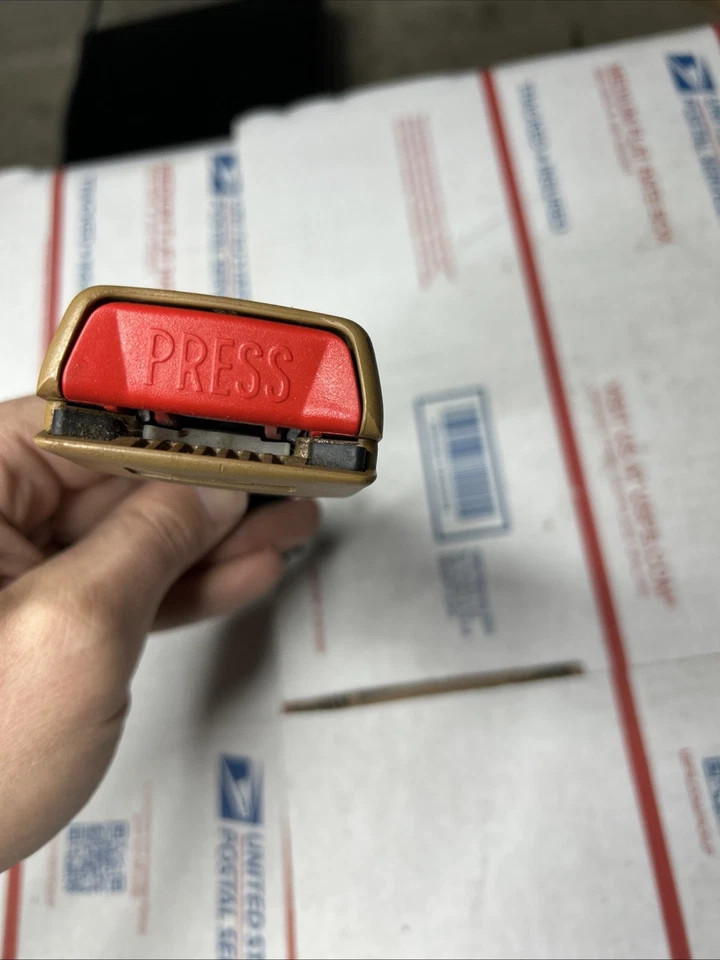 93.5 94 95 JAGUAR XJS CUPÉ 94 95 HEBILLA CINTURÓN SEGURIDAD TRASERO IZQUIERDO BEC23659AFW CEBADA Foto 3 de 4