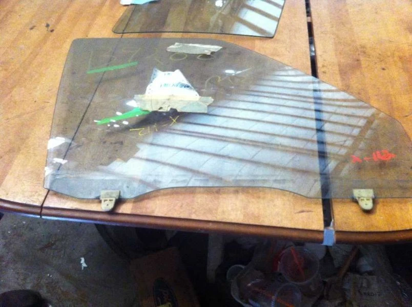 86 87 88 FURGONETA NISSAN STANZA PASAJERO DERECHO PUERTA DELANTERA CRISTAL Foto 3 de 4