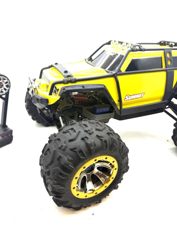 Traxxas Summit 1/10 Scale Monster Truck 4WD 2 Speed Locking Diffs Crawler - Image 2 of 4