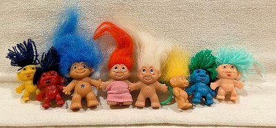 Troll Dolls 2'' Set of 8; 5 pencil tops 1 ring