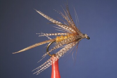 3 Stück olive Parachute Maifliege mit Extended Body Fliegentom Trockenfliege