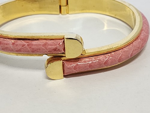Vintage Hinged Cuff Braclet Gold Tones Snake Skin Patterned Pink Fashion - Picture 24 of 24