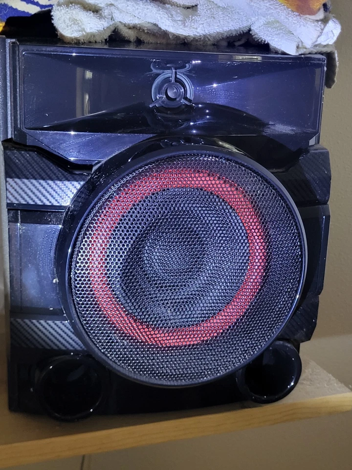 LG CM4550 700W 2.1 Canales Mini Estante Bluetooth Estéreo con Subwoofer ** En muy buen estado Usado  Foto 2 de 2