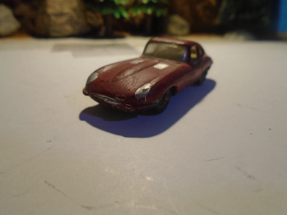 LESNEY 1960'S  VINTAGE DIECAST No 32  "E" TYPE JAGUAR, MADE ENGLAND   5-170-1-5 - Image 2 of 4