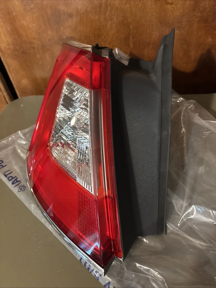 Luz trasera lateral izquierda Ford Taurus 2010 conductor AG13 13405 A OEM (A7-25) Foto 2 de 4