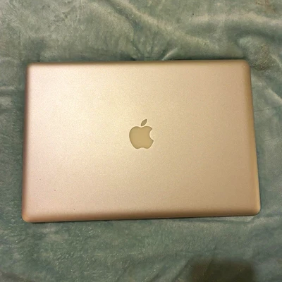 Apple MacBook Pro 15" 2011 · i7 · 4GB · 500GB