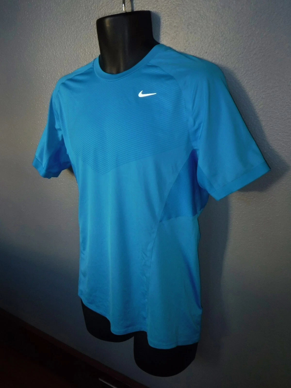 Nike SPEED RUNNING SHIRT MEDIUM Mens TRACK Top Training Tennis 465411 PRO Soccer