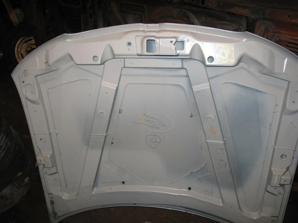 Hood F80B-16612-ASY Lincoln Town Car Continental Navigator ?? - Image 2 of 4