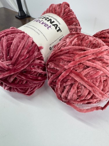 Lot Of 2 Bernat Velvet Yarn, Color Pomegranate, 10.5 oz/300g 315 yds each NEW - Picture 3 of 6