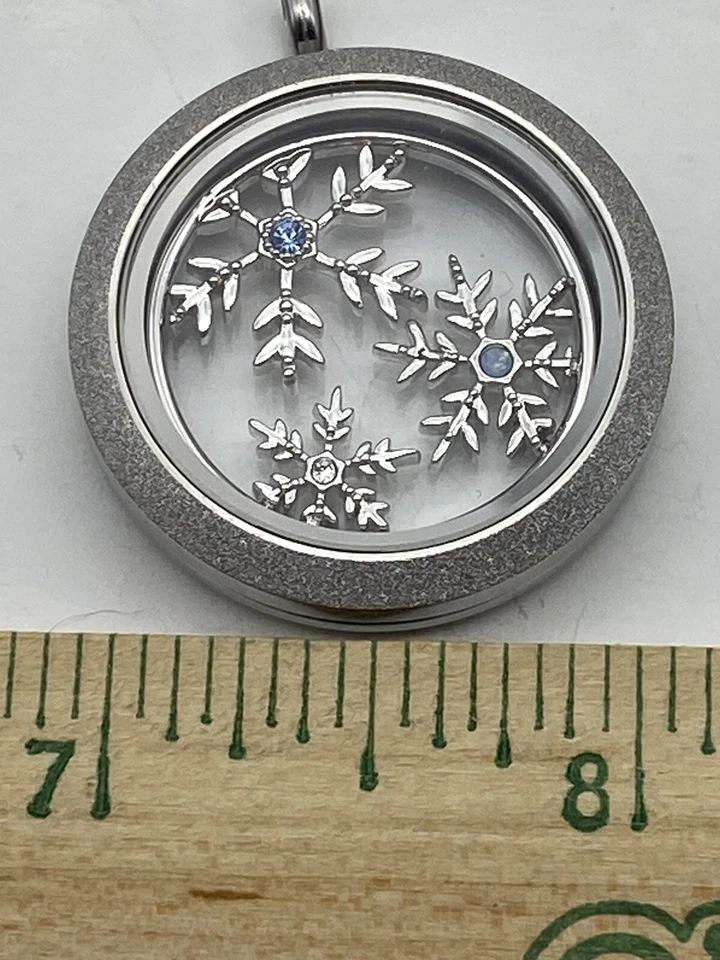 Origami Owl Grande Medallón Plateado Cara y Espalda "Copos de Nieve" Plato Azul Y Transparente Foto 4 de 4