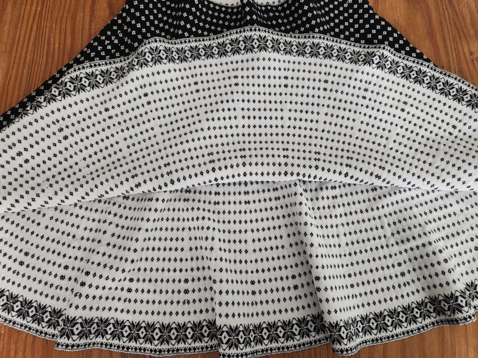 Minifalda Sophie Max Fair Isle tejida acampanada negra blanca talla M/L Academia Foto 3 de 4