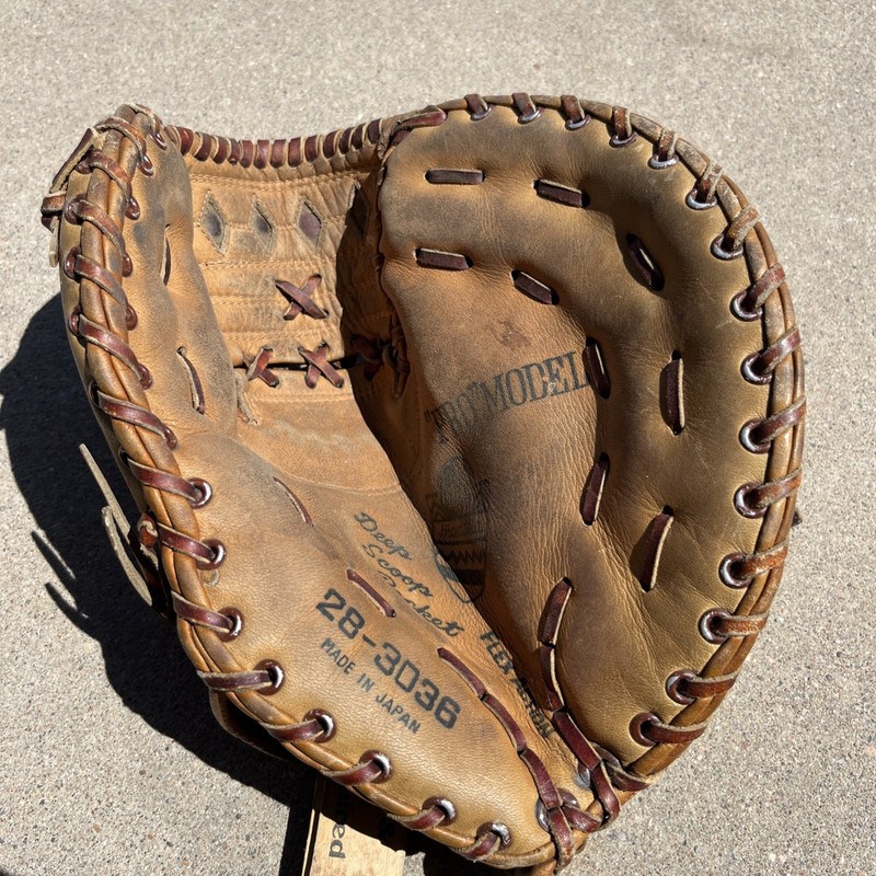 Hiawatha Leather Baseball Glove “Pro” Model 28-3036 Right Handed Throw