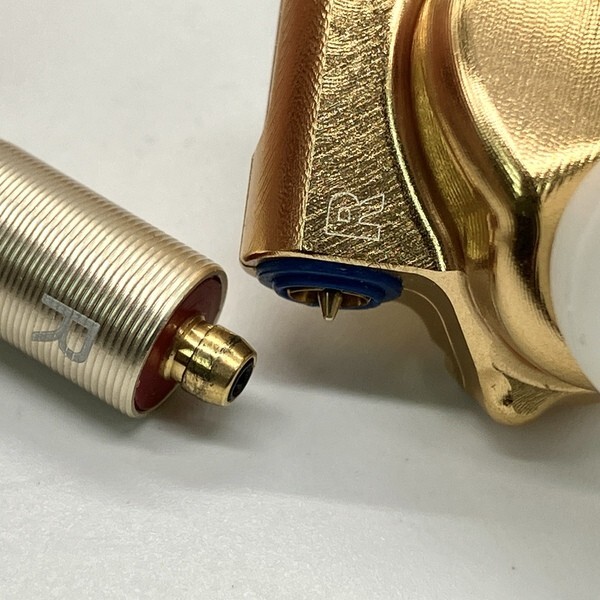 Acoustune HS1695TI Gold HS1695TI-GLD In Ear Earphone w/Box Acoustune HS1695TI Gold HS1695TI-GLD In Ear Earphone w/Box