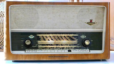 Nordmende-Tannhäuser Röhrenradio -Gehäuse-Foto sehr gut fürs  Alter-Teilfunktion